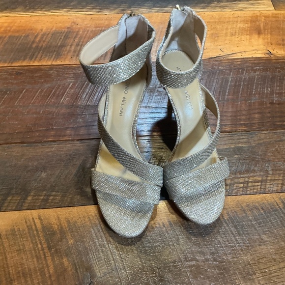 Antonio Melani Champagne Metallic Strappy Heels Women’s 8.5M - Picture 2 of 9
